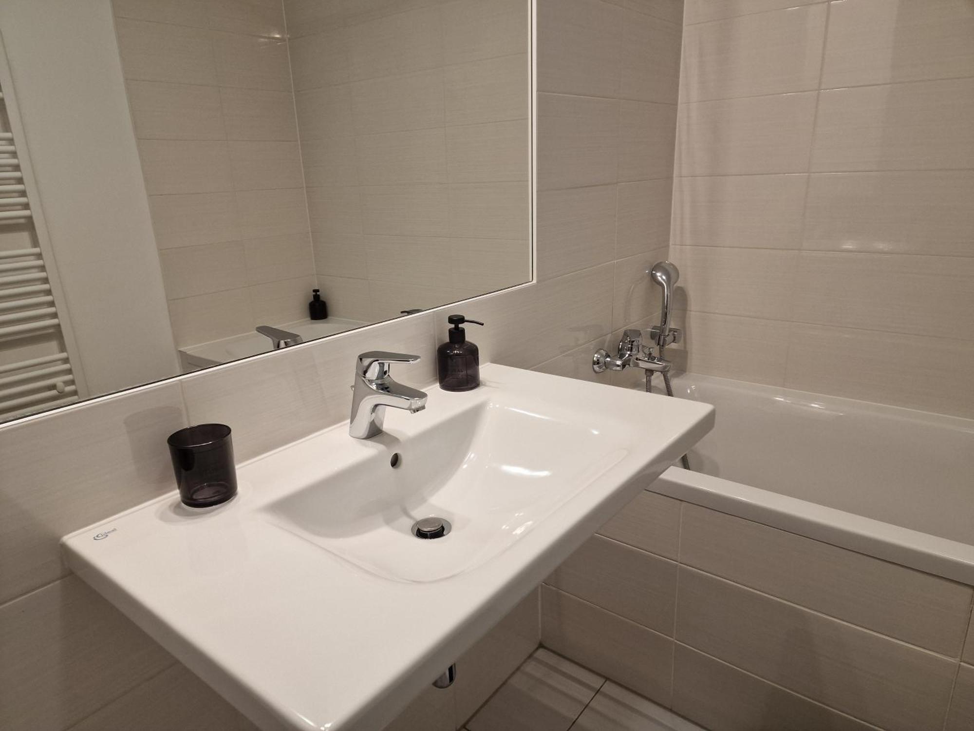 Stylish Panorama City Family Suite Братислава Екстериор снимка